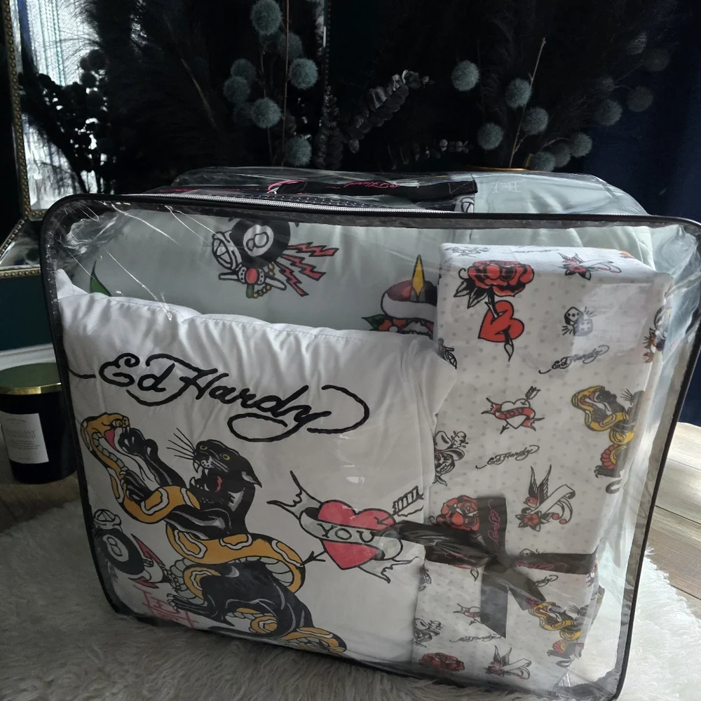 Ed Hardy King reversible 8piece Bedding set new